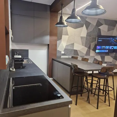 Luxury Apartment, Downtown Imola, Italy Ίμολα
