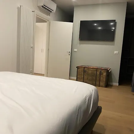 Luxury Apartment, Downtown Imola, Italy Ίμολα