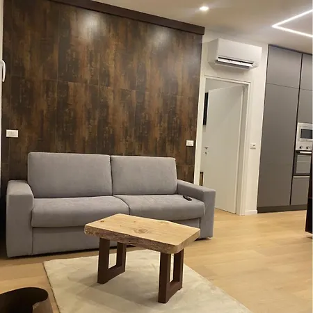 Luxury Apartment, Downtown Imola, Italy Daire *