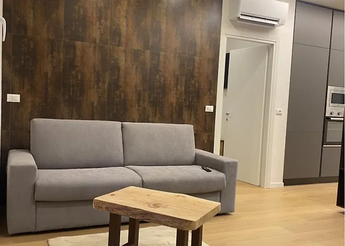 Luxury Apartment, Downtown Imola, Italy Daire *